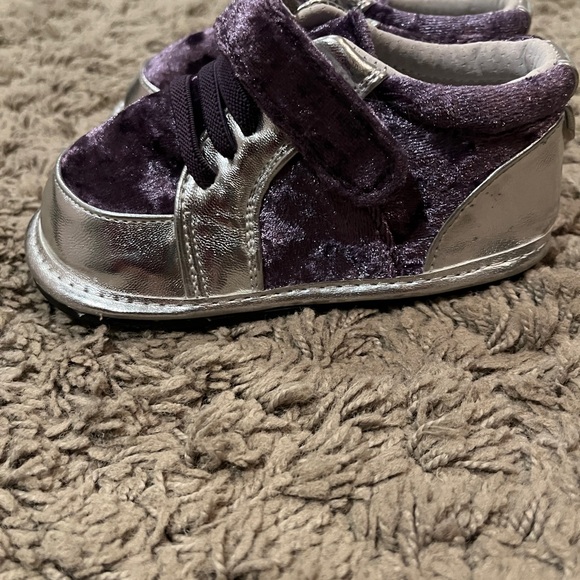 Jack & Lilly toddler shoe, size 30-36 months, never worn - Picture 4 of 7